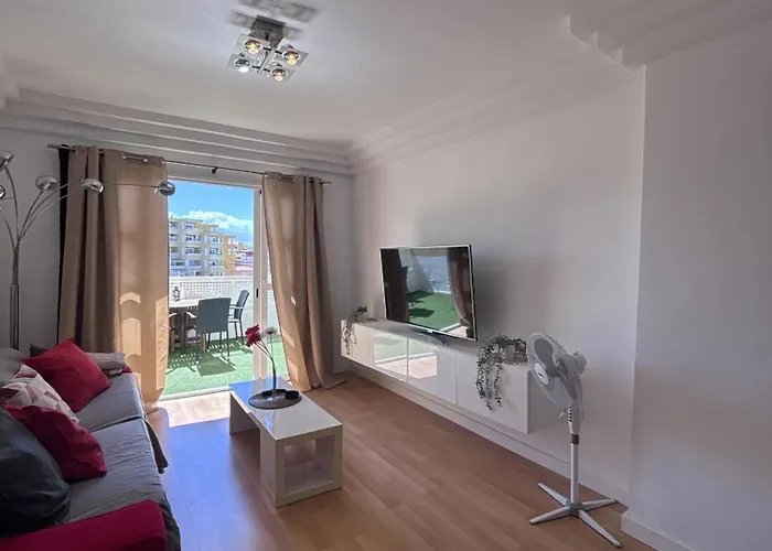 Sea & Pool Hideaway Apartment