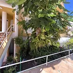Sea & Pool Hideaway Lejlighed *