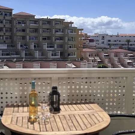 Sea & Pool Hideaway Apartment *