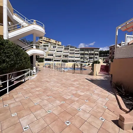 Apartment Sea & Pool Hideaway *