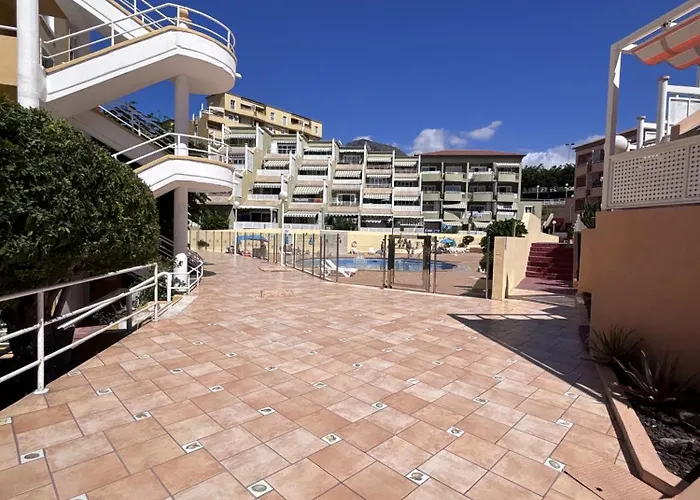 Апартаменти Sea & Pool Hideaway *