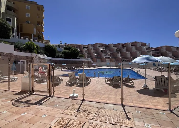 Sea & Pool Hideaway Адехе